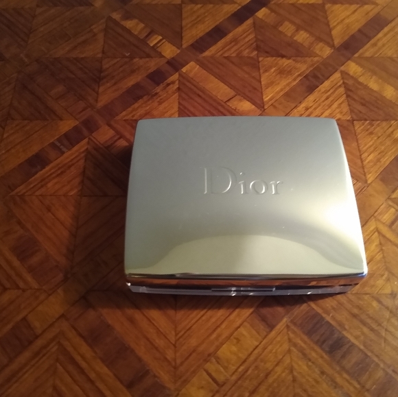 NEW. Christian Dior Silver mirrored compact case. - Picture 3 of 6